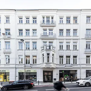 ecru-warsaw-glamorous-studio-near-metro-nowy-swiat.warsawhotelspoland.com/